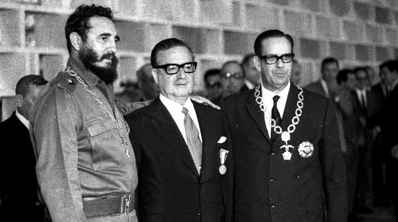 "No olvides por un segundo la formidable fuerza de la clase obrera chilena y el respaldo enérgico que te ha brindado en todos los momentos difíciles; ella puede, a tu llamado ante la Revolución en peligro, paralizar a los golpistas, mantener la adhesión de los vacilantes, imponer sus condiciones y decidir de una vez, si es preciso, el destino de Chile”, le dijo el líder cubano a Allende. 