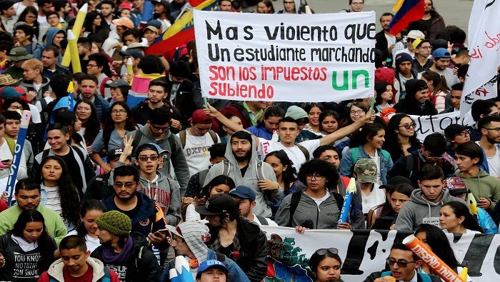 El jueves los estudiantes universitarios protestaron de nuevo en rechazo a las políticas económicas de Iván Duque.