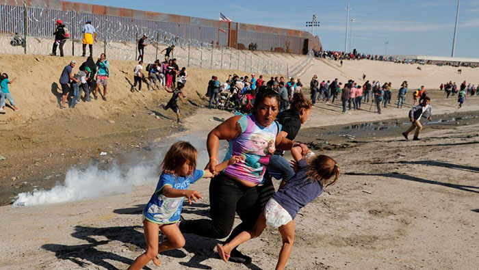 El secretario de Gobernación de México aseguró que los migrantes que intentaron cruzar ilegalmente la frontera serán deportados.