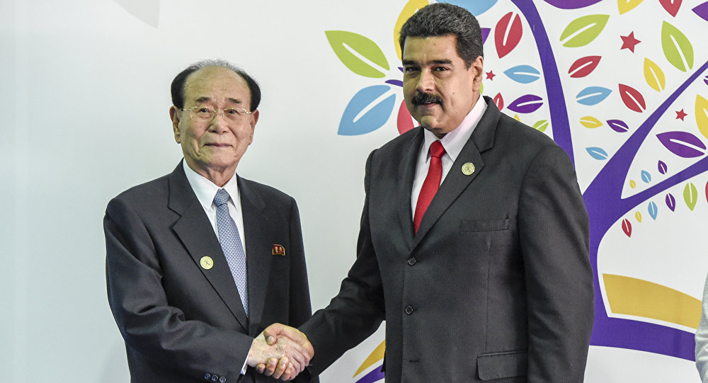 Kim Yong-nam, presidente de la Asamblea Popular Suprema de Corea del Norte, junto al presidente de Venezuela, Nicolás Maduro, en la XVII Cumbre del Movimiento de Países No Alineados (MNOAL) en 2016.