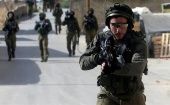 La policía israelí arrestó al gobernador palestino de Jerusalén, Adnan Gays, en su casa en el Barrio Silvan, al sur de la Mezquita de Al-Aqsa este domingo.