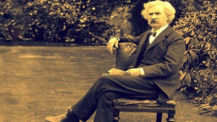 Mark Twain es recordado por su tino a la critica social a través de la sátira y el humor negro.