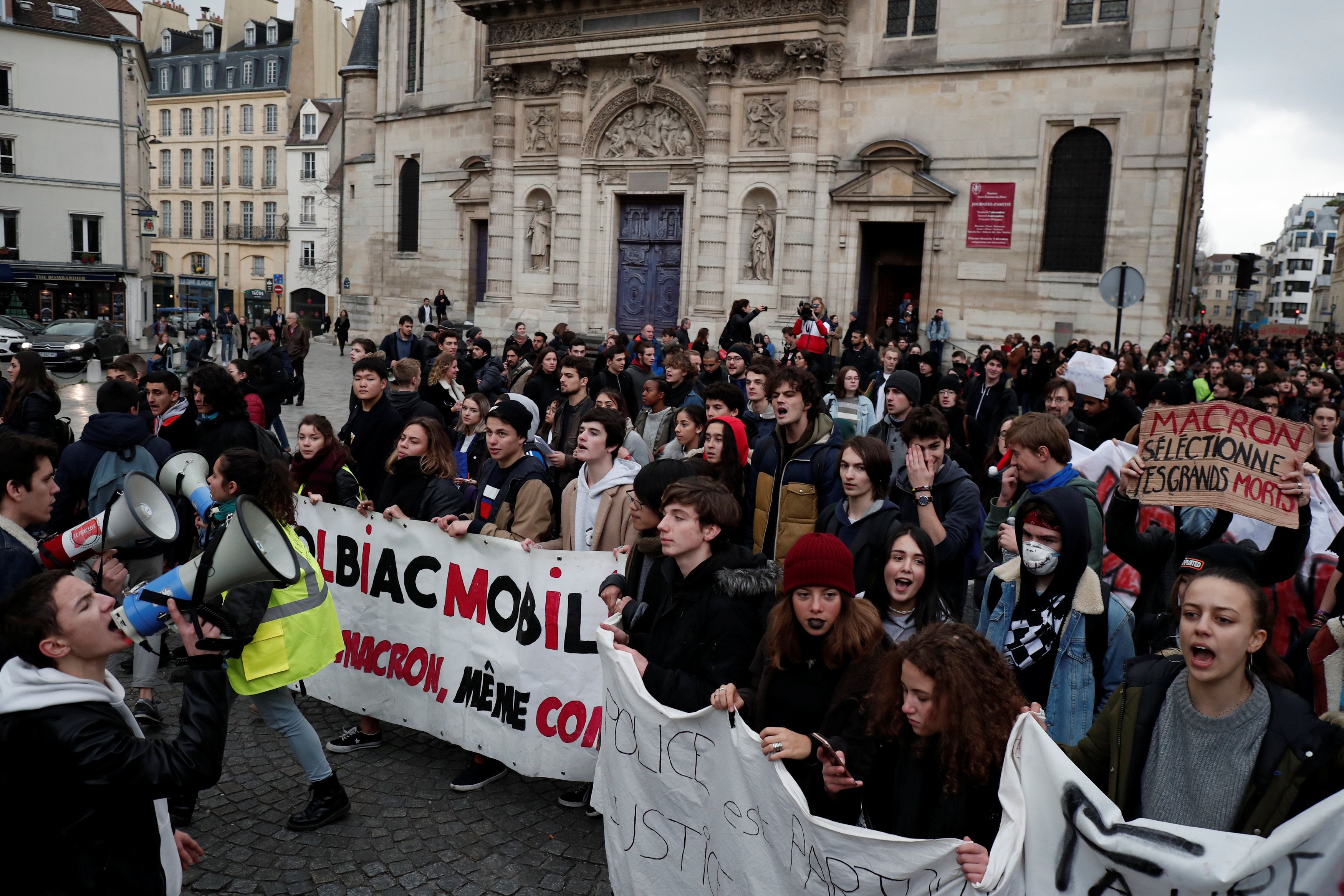 El pasado 7 de diciembre, más de 700 estudiantes de secundaria fueron detenidos durante una jornada de protestas.