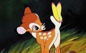 "Bambi" es la historia de un ciervo que debe aprender a sobrevivir luego de que su madre es asesinado por cazadores.