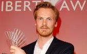 El periodista alemán Claas Relotius posa con su premio Reemtsma Liberty en marzo de 2017. 