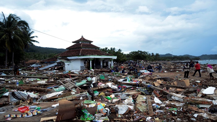 Más de 500 viviendas están destruidas mientras que unas 350 embarcaciones se vieron afectadas tras la catástrofe natural que golpeó a Indonesia.