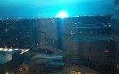 La explosión eléctrica iluminó de azul la noche de Nueva York.