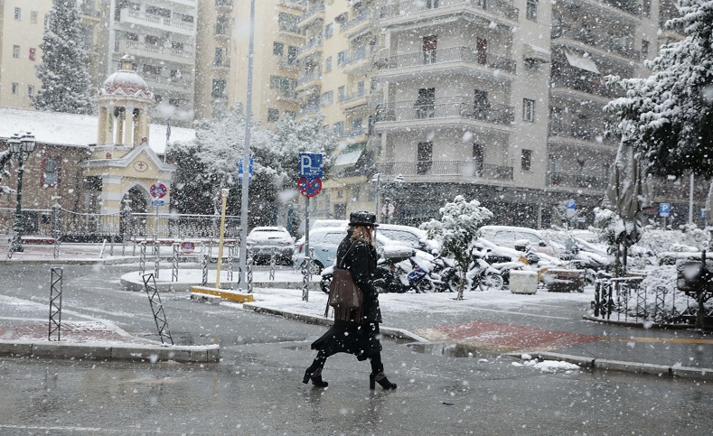 Este fenómeno continuará ocasionado nevadas mientras se mantengan los - 20,03 grados Celsius en el norte de Atenas.