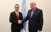 Anterior a este encuentro, Arreaza (i) sostuvo un encuentro con el secretario general de las Naciones Unidas, António Guterres, en el que denunció el golpe de Estado en marcha que mantiene EE.UU. contra Venezuela.