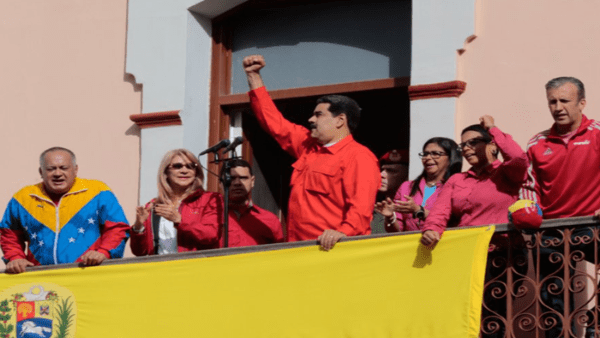 Desde el Palacio de Miraflores, el Presidente se dirigiÃ³ al pueblo venezolano y llamÃ³ a defender la paz de la RepÃºblica.