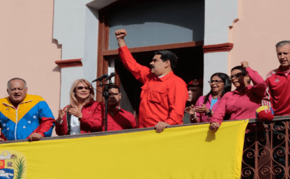 Desde el Palacio de Miraflores, el Presidente se dirigió al pueblo venezolano y llamó a defender la paz de la República.