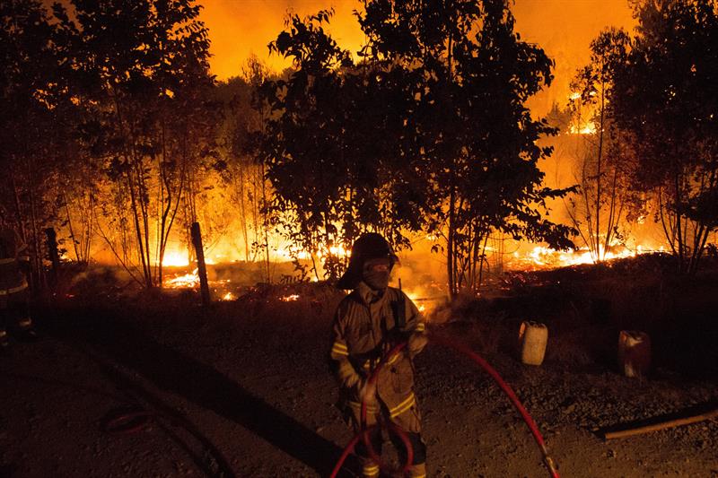 La Oficina Nacional de Emergencia del Ministerio del Interior (Onemi) informó que 111 incendios forestales han sido registrados en el país.
