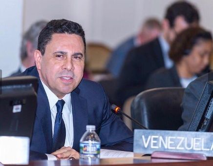 "Si quieren ayudar a Venezuela no amenacen con guerra y devuelvan lo que se han robado", enfatizÃ³ el diplomÃ¡tico venezolano.