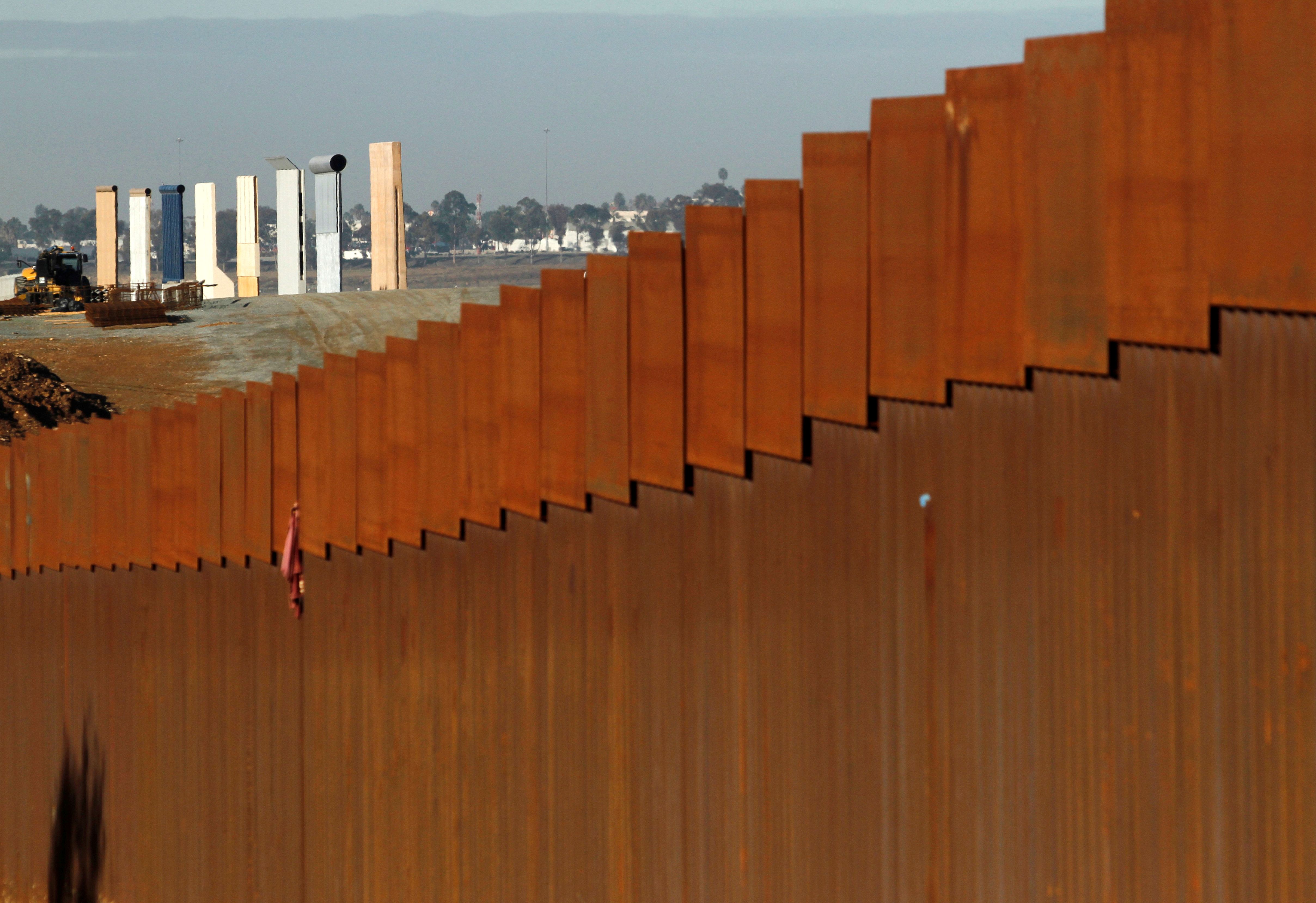 Trump busca redirigir el dinero asignado por el congreso para la culminar la construcción del muro fronterizo entre México y EE.UU.
