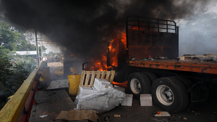 Los camiones fueron quemados en la frontera del lado de Colombia, donde no estaba la FANB.
