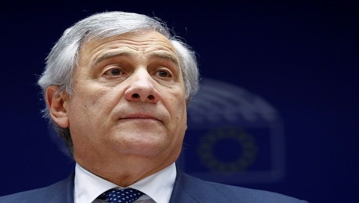 Grupos parlamentarios exigieron a Tajani que retirara sus palabras o que se retirara del cargo que lo inviste.