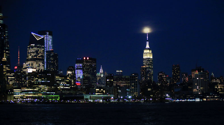 Nueva Jersey, Estados Unidos. Miles de espectadores en gran parte del mundo lograron vislumbrar una Luna 14 por ciento más grande y 30 por ciento más brillante.