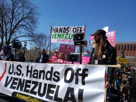 El Gobierno venezolano denuncia que EE.UU. arremete contra la economÃ­a de esa naciÃ³n suramericana lo que perjudica al pueblo. 
