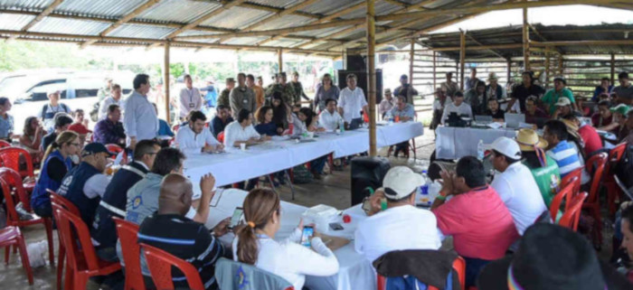 Tras la liberación de dos soldados infiltrados como civiles, el gobierno y las organizaciones indígenas de Colombia reanudaron el diálogo este sábado.