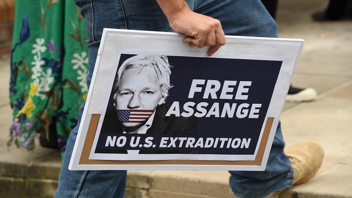 Ecuador podría conllevar responsabilidad internacional por retirar asilo político y nacionalidad al periodista australiano Julian Assange.