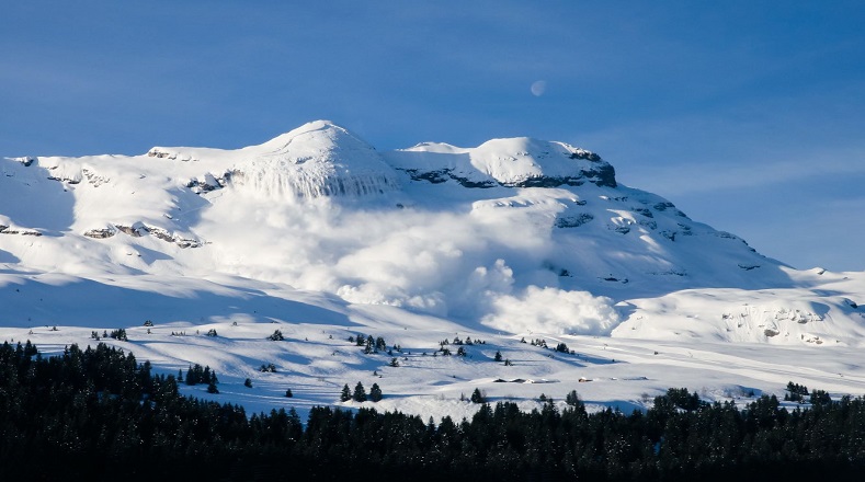 Estudios señalan que los Alpes Europeos se están calentando tres veces más de los normal, causando así la disminución de los glaciares, por esto científicos estiman que esta  famosa cadena montañosa de Europa puede desaparecer antes de 2050 si no se toman medidas para combatir el calentamiento global.