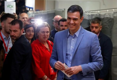 Primeros resultados a boca de urna dan ventaja al PSOE en España