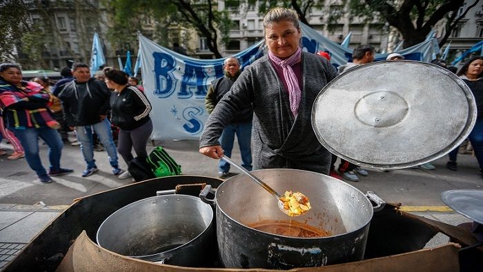 Los asistentes a la manifestación de calle exigieron la renuncia inmediata del presidente argentino, Mauricio Macri.