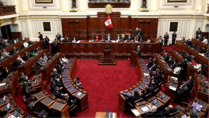 El presidente del Congreso peruano llamó a aquellos congresistas que se 