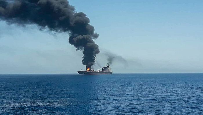 Las autoridades de Omán aun desconocen las causas de las explosiones en los barcos petroleros.