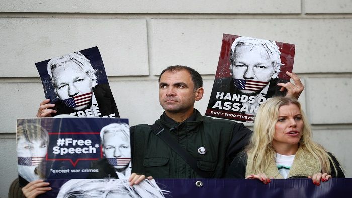 Assange participó en la audiencia preliminar a través de una vídeoconferencia desde la prisión de Belmarsh, al sureste de Londres.