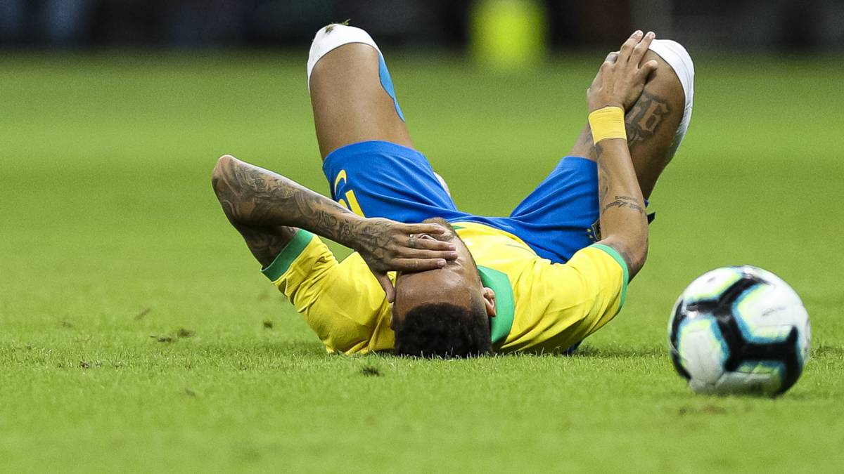 El brasileño Neymar, llamado a ser una de las figuras del torneo, se perdió la Copa por lesión.