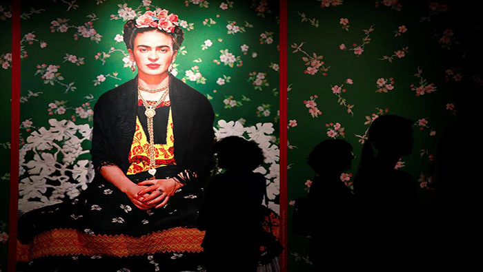 Activistas del feminismo en el mundo recuerdan el natalicio de Frida Kahlo, precursora del movimiento de liberación de género.