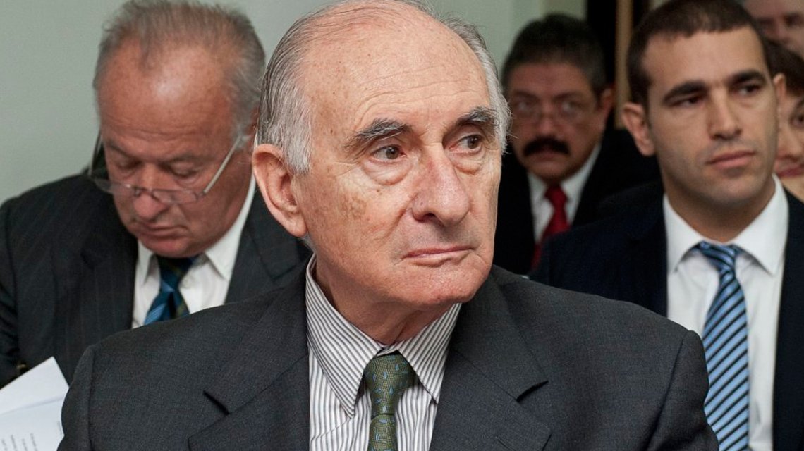 En 2001, de la Rúa renunció a su cargo en medio de la crisis social, económica y política más profunda de la historia argentina.