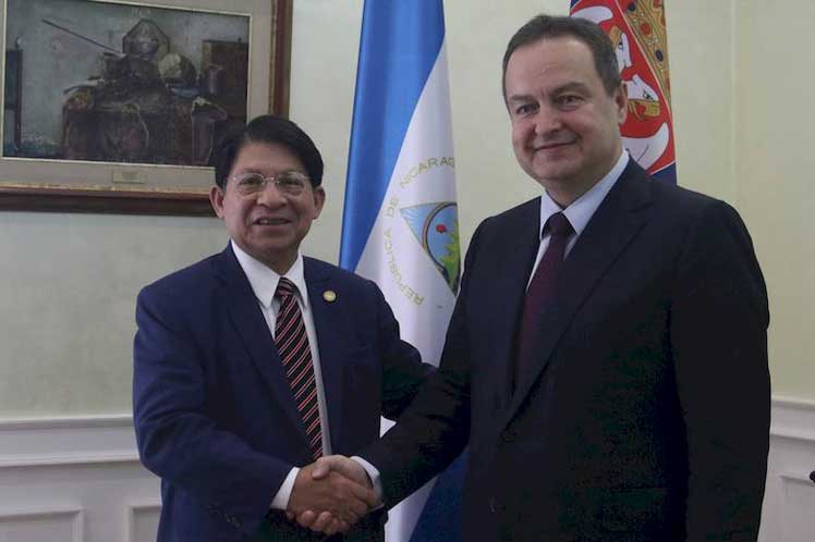 Ambos diplomáticos resaltaron el estado de las relaciones políticas entre Serbia y Nicaragua, discutiendo sobre ampliarlas y fortalecerlas.