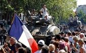 Los franceses se vistieron con ropas de la época para recordar la victoria de París sobre el yugo nazi.
