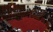 En el artículo 134 de la Constitución de Perú, se contempla la facultad del presidente para disolver el Congreso "si este ha censurado o negado su confianza a dos Consejos de ministros".