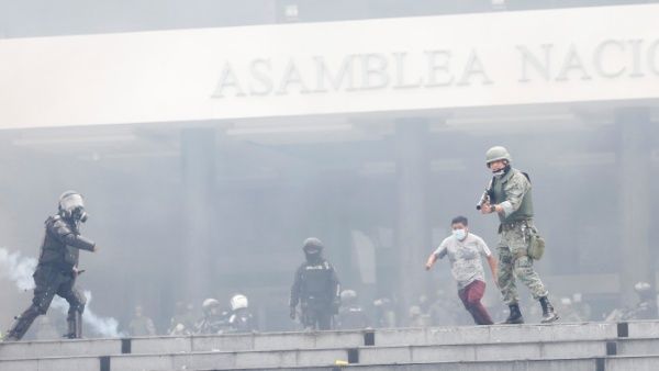 Grupo de Puebla condena represión de movilizaciones en Ecuador
