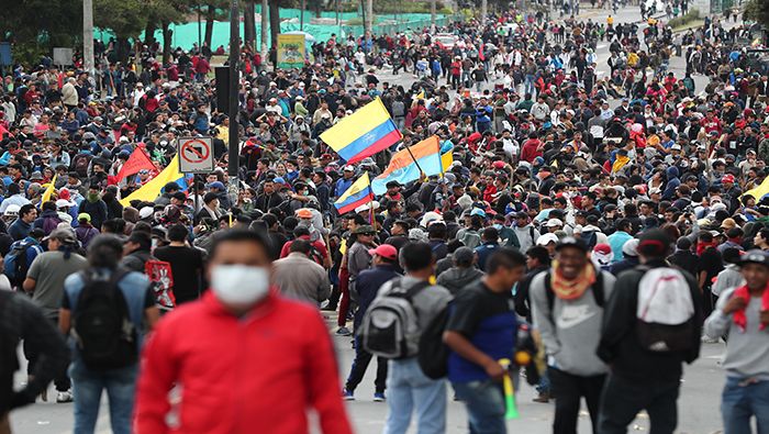 Miles de ecuatorianos protestan contra las política económica de Lenín Moreno.
