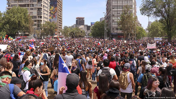 Piñera solo acumula un respaldo popular de 14 por ciento, mientras en las calles continúan pidiendo su renuncia.