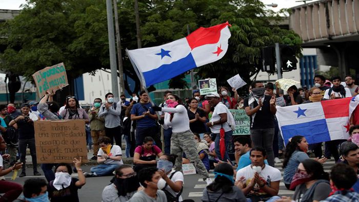 En las protestas participaron estudiantes de la Universidad de Panamá y se concentraron cerca de la Asamblea Nacional.