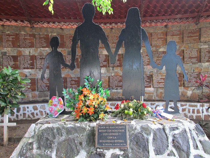 La cifra de víctimas de la masacre de El Mozote asciede al menos, a 1.725 personas, de las cuales 988 fueron ejecutadas.