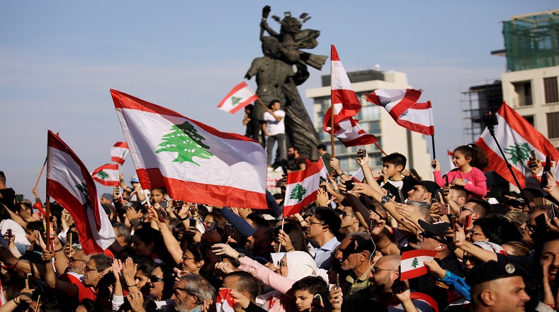 Por su parte, el presidente Michel Aoun afirmó que no era el tiempo para celebraciones, mientras continúan las protestas antigubernamentales.