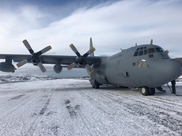 Los C-130 Hércules son aeronaves de gran tamaño de logística-militar que se utilizan principalmente en misiones humanitarias y respaldo en las campañas en la Antártida.