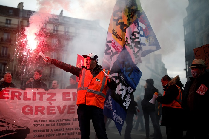 El paro de los trabajadores del ferrocarril y el transporte metropolitano de París no ha sido interrumpido desde su inicio el cinco de diciembre pasado.