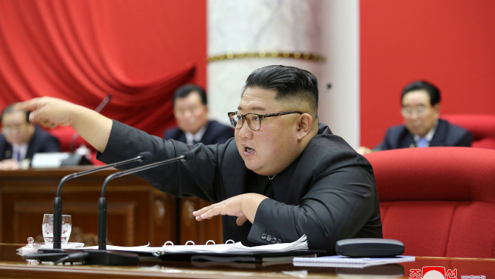 El líder norcoreano Kim Jong-un asiste a la quinta reunión plenaria del 7 ° Comité Central del Partido de los Trabajadores de Corea.