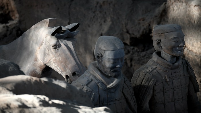 Según los expertos, el pozo No.1, el más grande de los tres que rodean la tumba del emperador, podría contener más de seis mil soldados y caballos de arcilla.