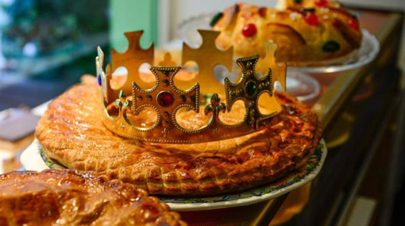 En Burdeos (Francia) rinden honor a los tres Reyes Magos con un pastel tradicional conocido como "Galettes des Rois" (Tarta de los Reyes), el cual también consumido en lugares cómo Acadia, Suiza, Luxemburgo, Bélgica y Líbano.