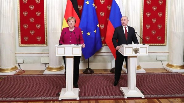 Putin y Merkel examinaron el tránsito del gas ruso a través de Ucrania.