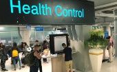 Puesto de control de salud en el aeropuerto internacional de Suvarnabhumi en Bangkok, Tailandia.