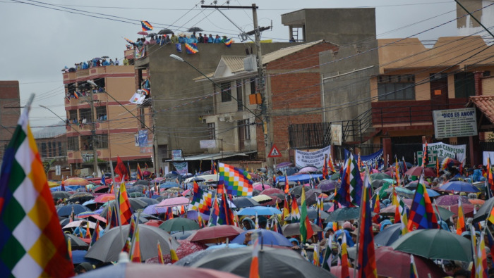 Desde Argentina el líder Evo Morales felicita a los bolivianos que se encuentran en la concentración en Cochabamba.